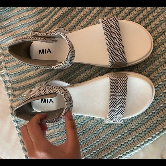 MIA Sandals - Picture 2 of 2